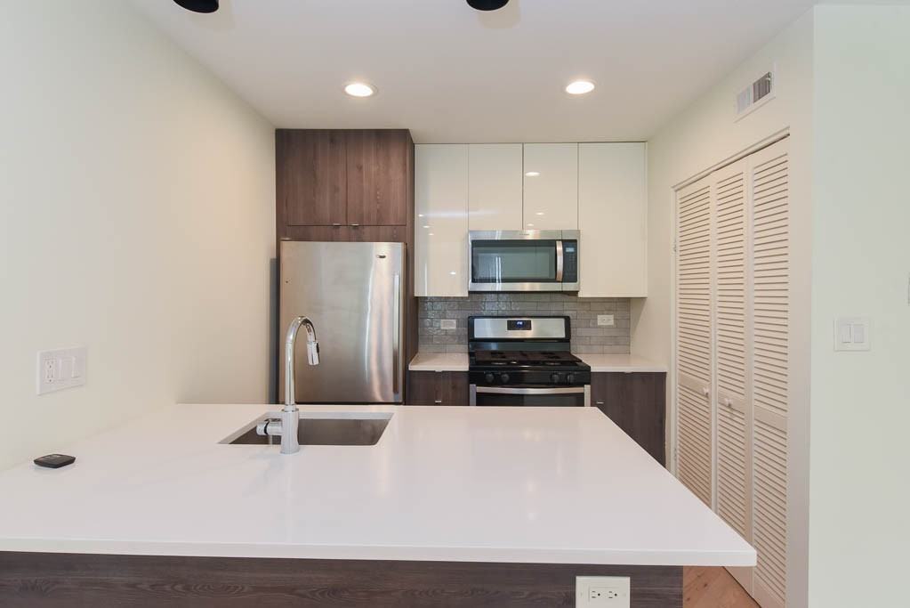 944 W Grace St #F102 - Photo 2 of 21
