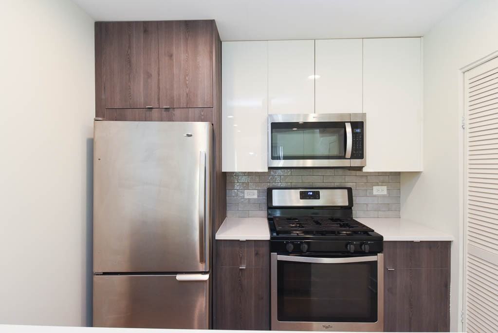 944 W Grace St #F102 - Photo 4 of 21