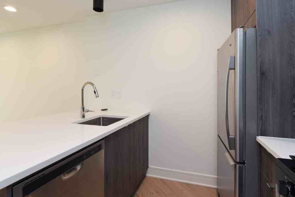 944 W Grace St #F102 - Photo 5 of 21