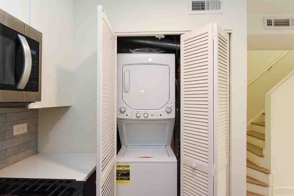944 W Grace St #F102 - Photo 6 of 21