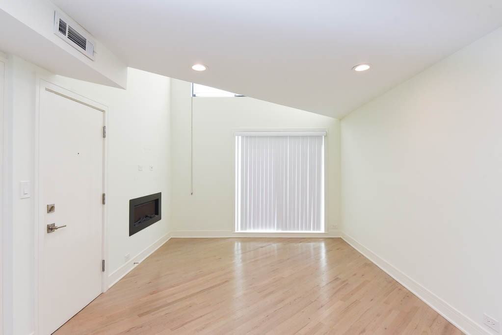 944 W Grace St #F102 - Photo 7 of 21
