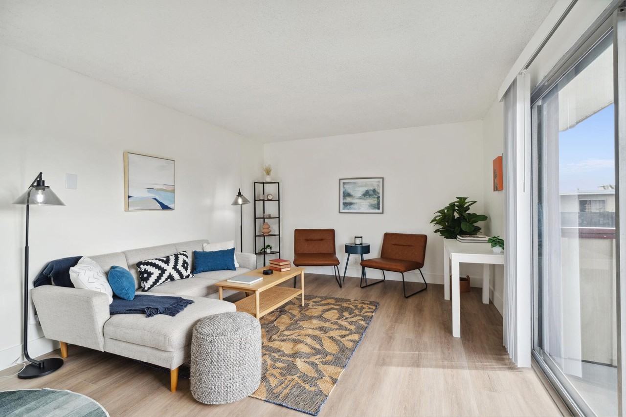 DEL CORONADO - Photo 2 of 27