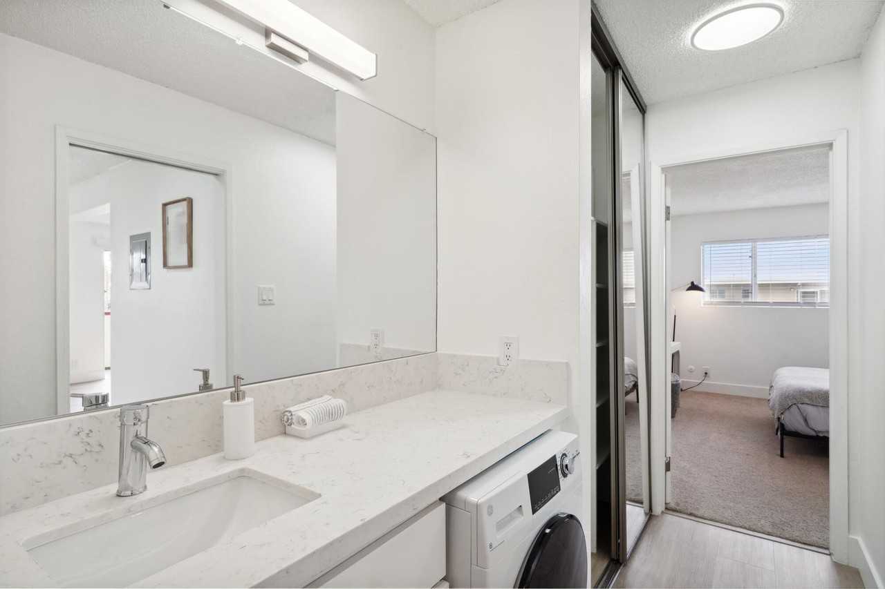 ArtHaus Central - Photo 6 of 31