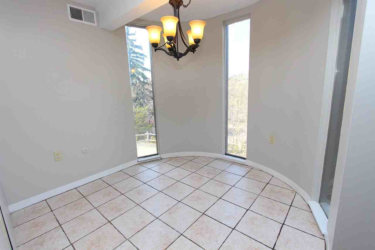 WAVERLY APARTMENTS -- 002 - Photo 5 of 19