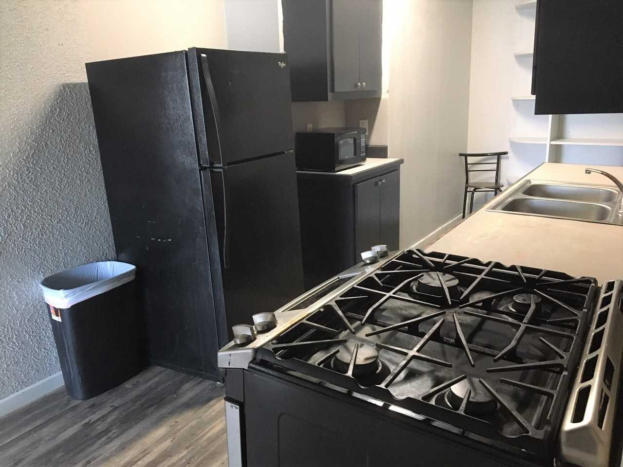 209 S. Irwin St - Photo 2 of 7