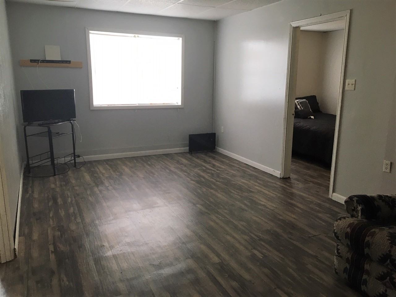 209 S. Irwin St - Photo 3 of 7