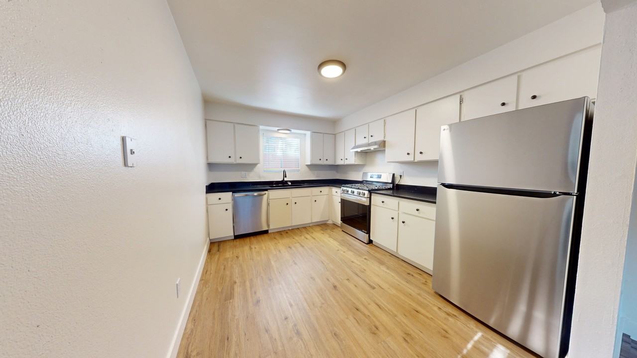 CA-0359 {1131 West Street} - Photo 2 of 12