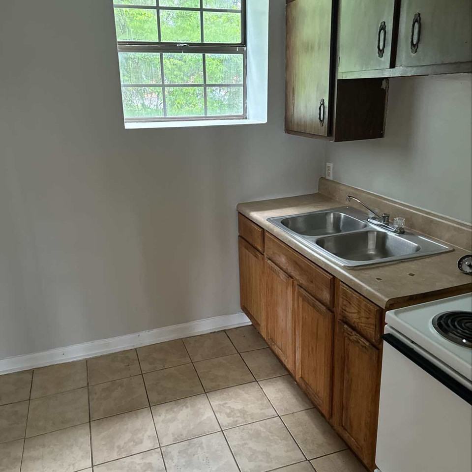 102 E H St - Photo 2 of 7