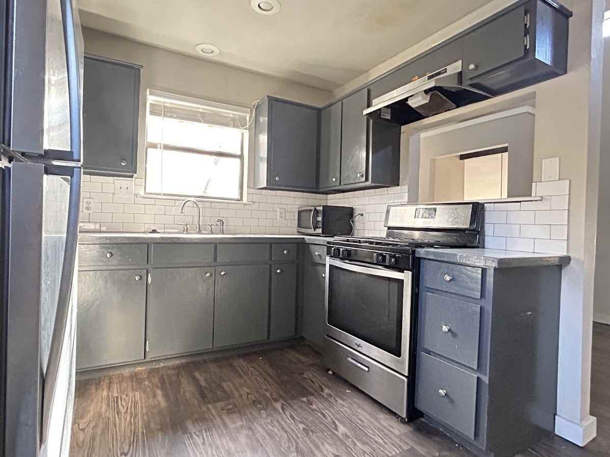 968 North Lewis Avenue - Photo 2 of 12