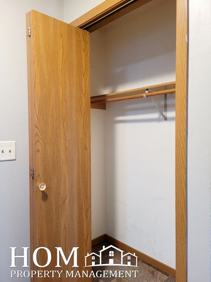 202 West Humphrey Street - Photo 4 of 16