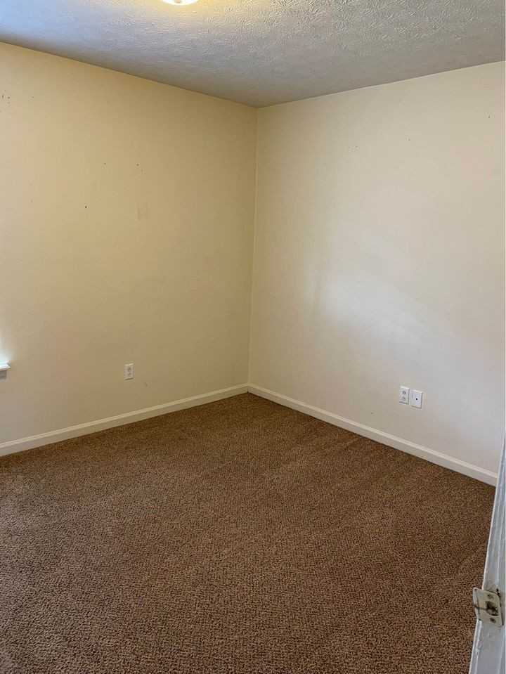 221 Keystone Drive - Photo 4 of 10