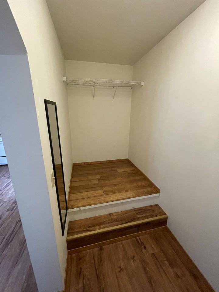 635 Howard Place - Photo 4 of 50