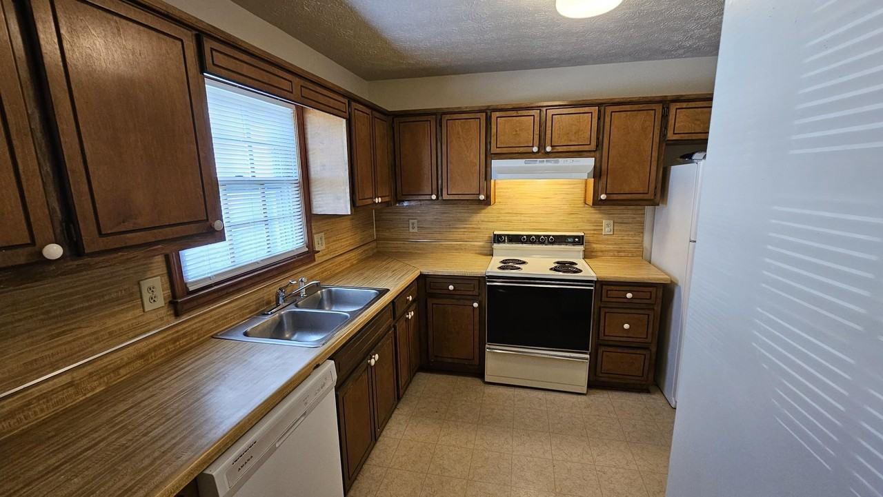 1707 Riverside Ct. NE - Photo 2 of 14