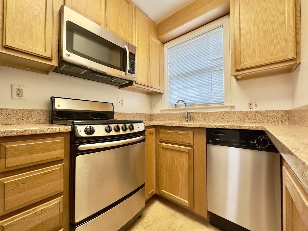 907 Church Street - Photo 7 of 22