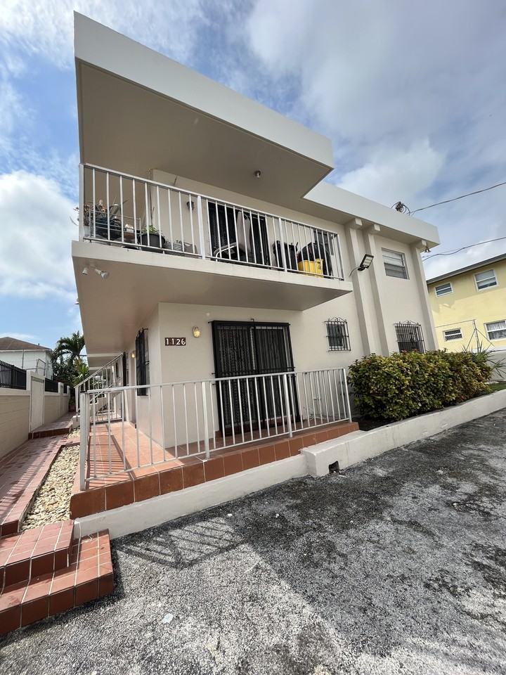 1126 SW 3rd Street - Photo 4 of 18