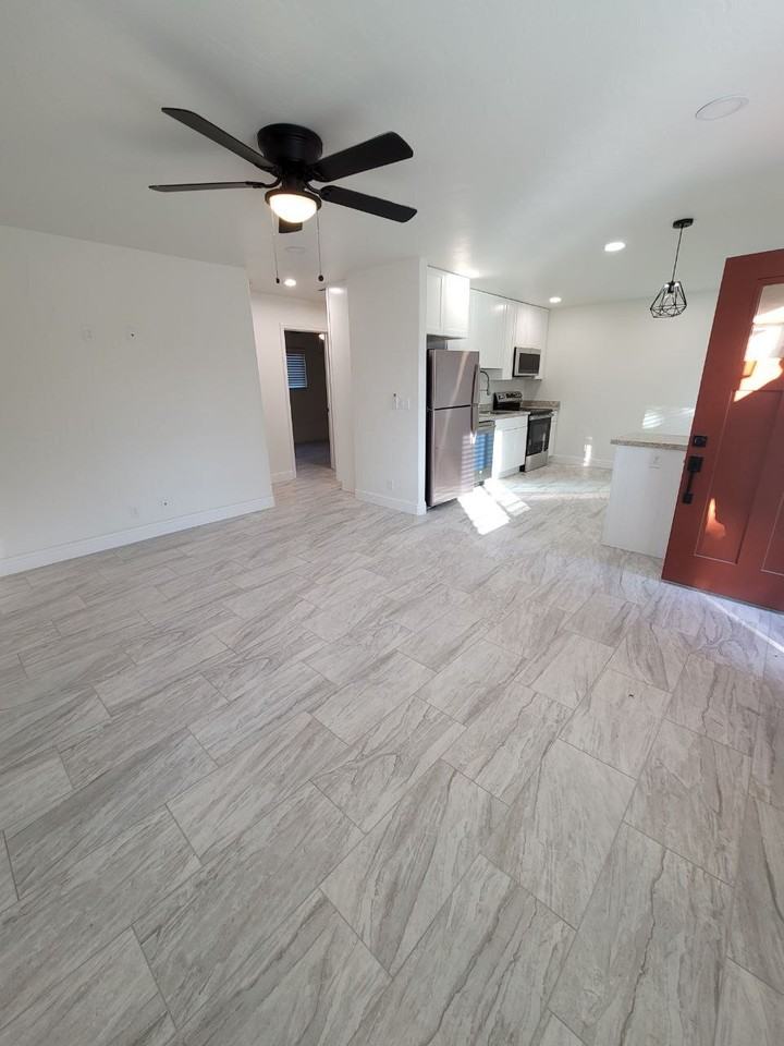 134 North Poplar Ave - Photo 3 of 13