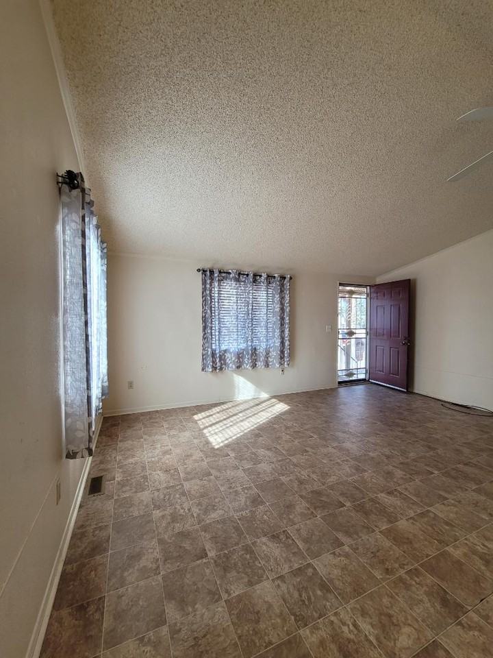 Rach - Photo 3 of 10