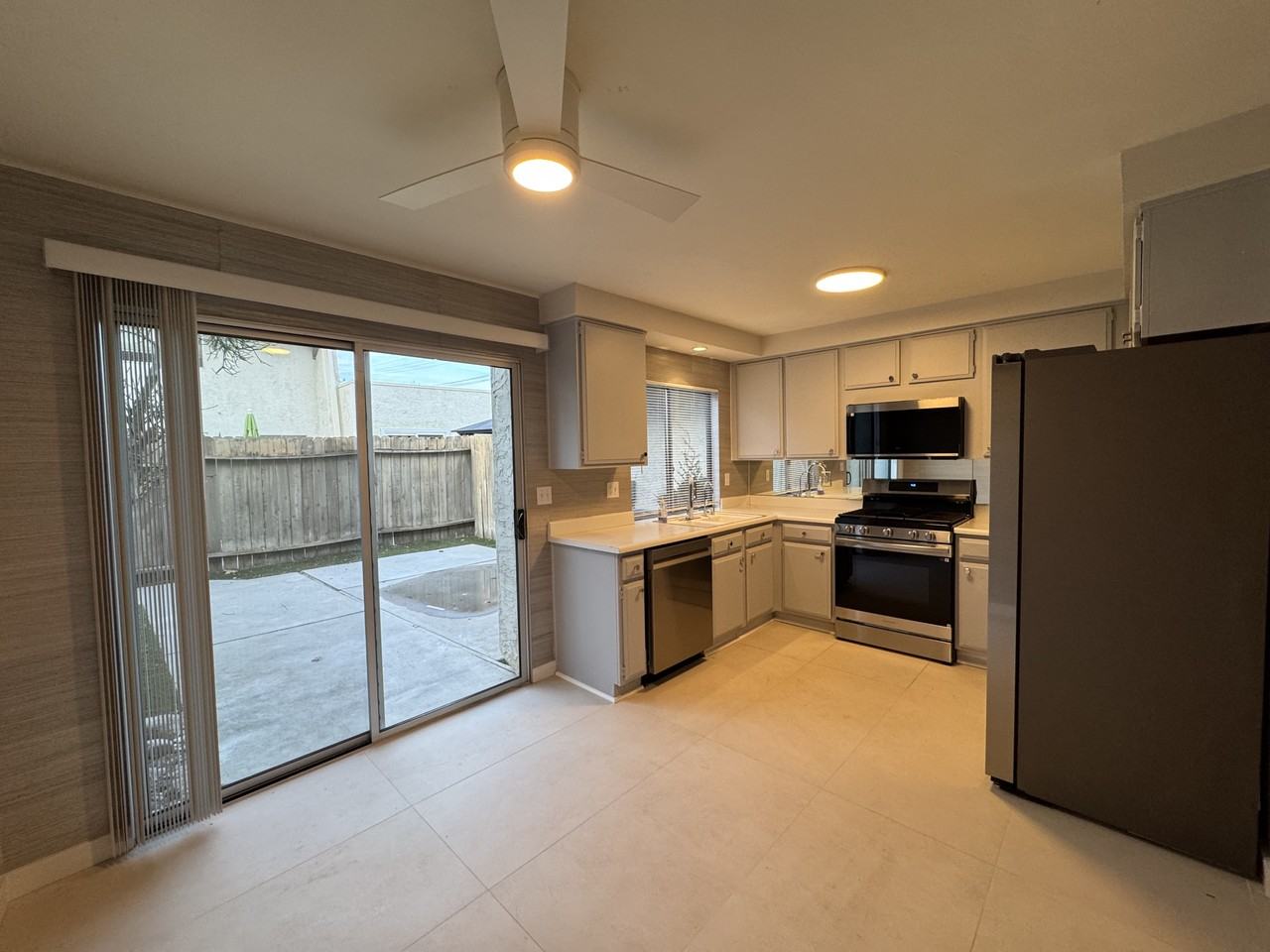 1854 N Mira Loma Way - Photo 7 of 20