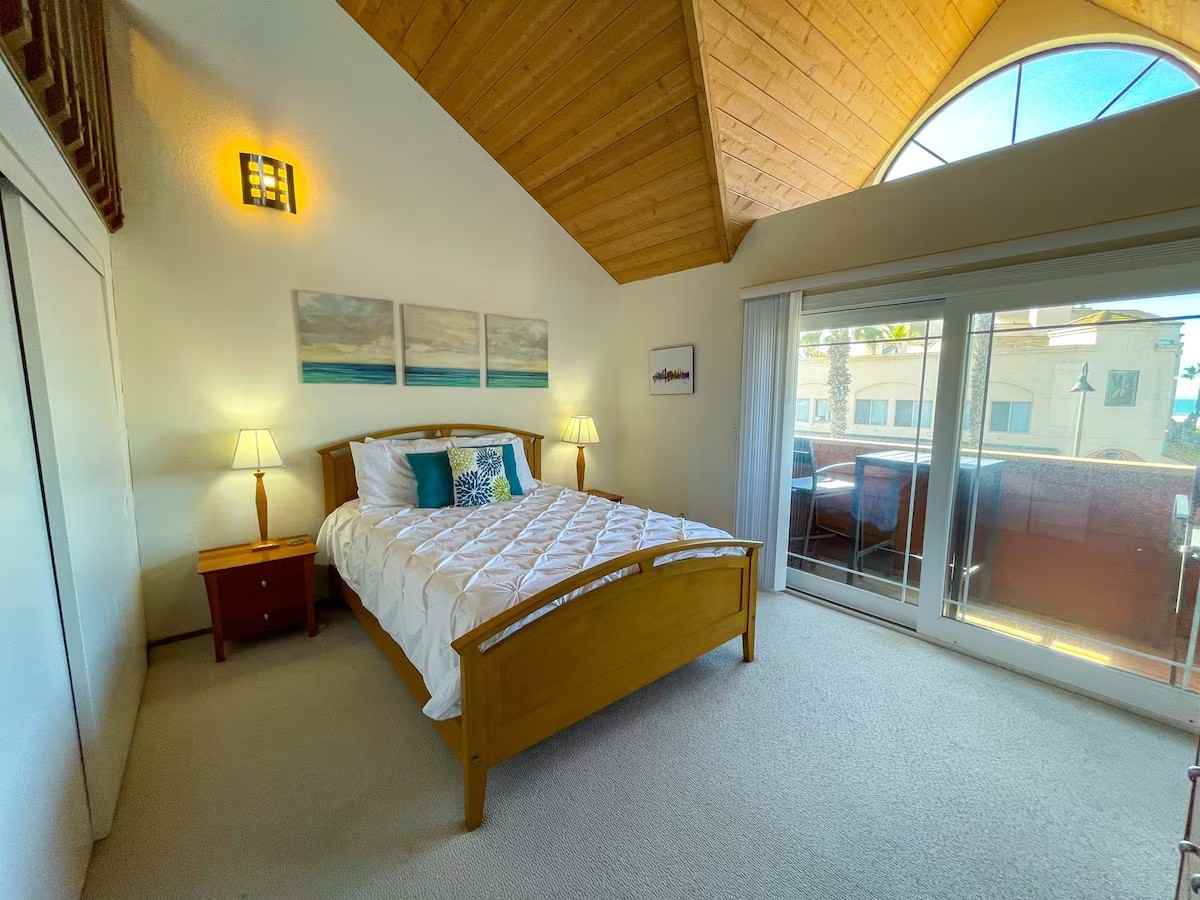 723 Seacoast Drive #723 - Photo 5 of 25