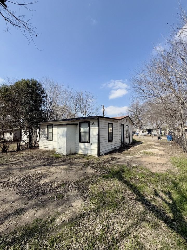 550 Lincolnshire Dr #NA - Photo 4 of 15