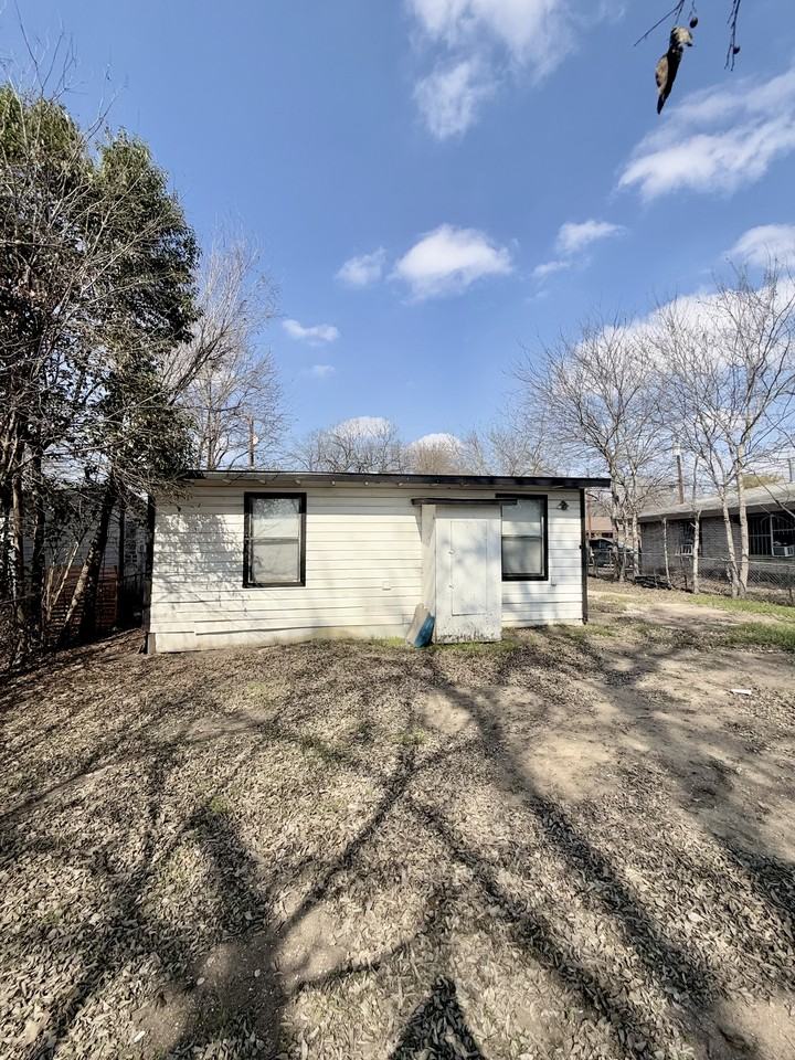 550 Lincolnshire Dr #NA - Photo 6 of 15
