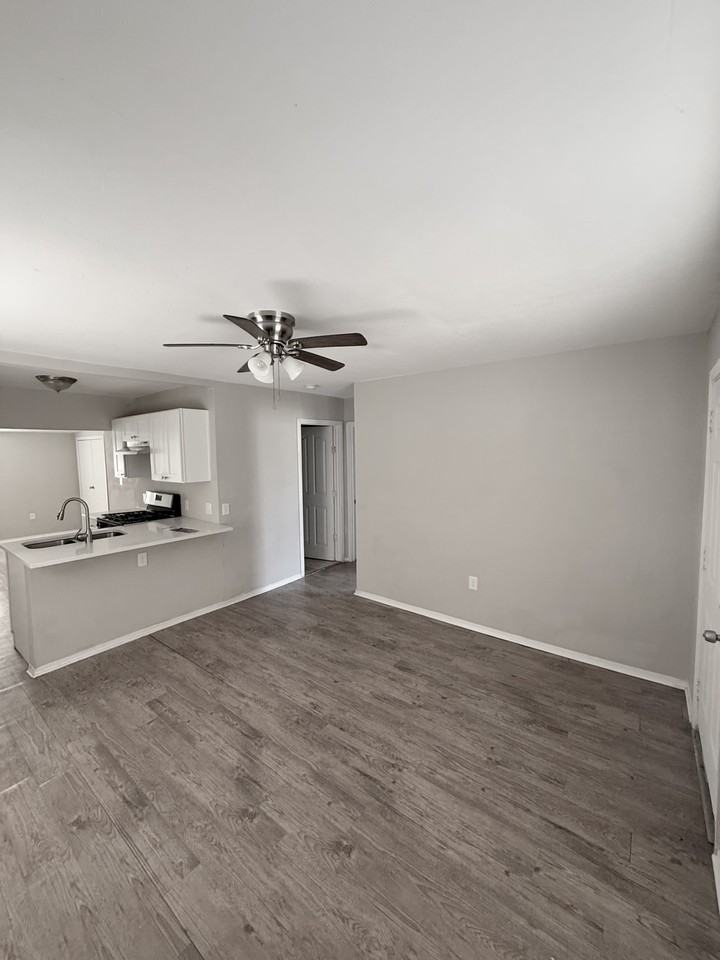550 Lincolnshire Dr #NA - Photo 7 of 15