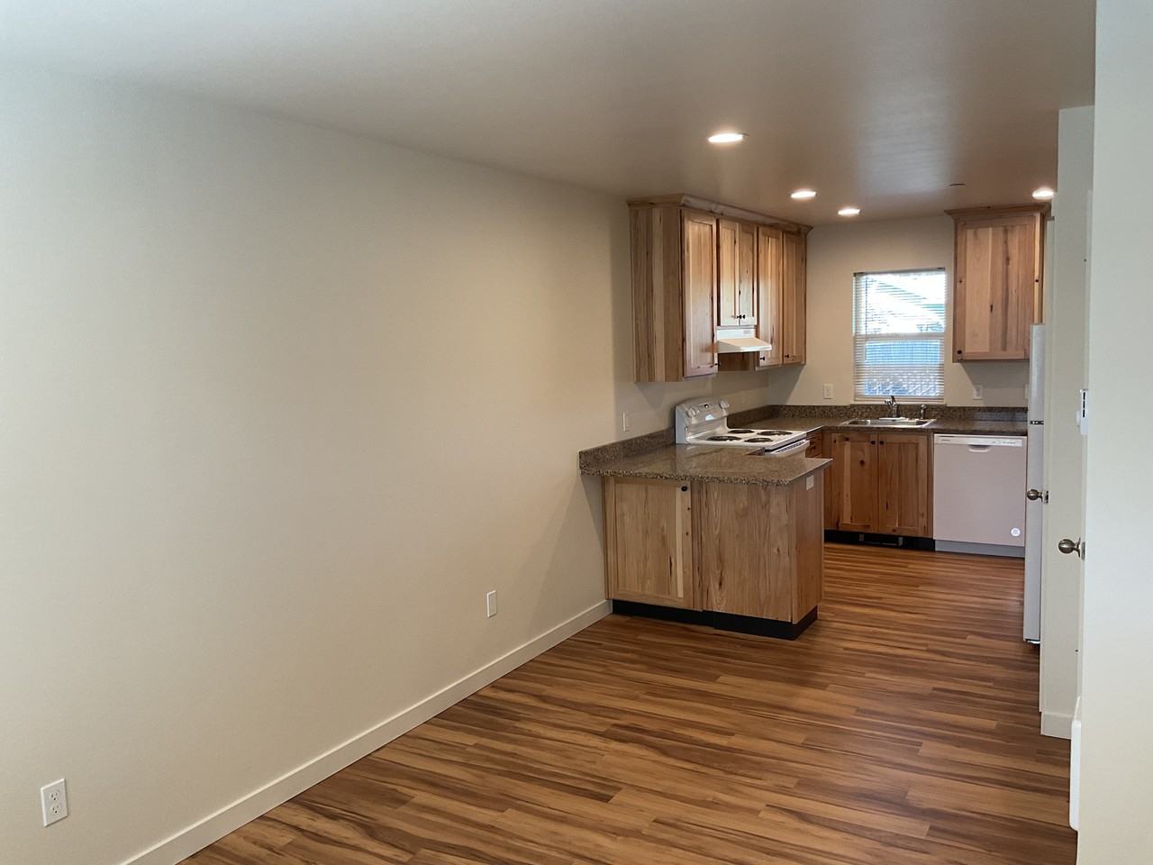 1838 City View St - Photo 3 of 20