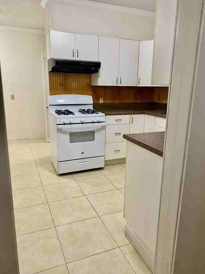 1021 N Hudson St #NA - Photo 3 of 20