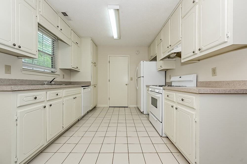 1320 Foxvale Dr - Photo 6 of 16