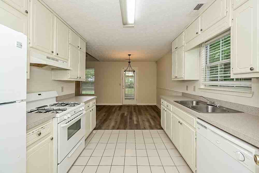 1320 Foxvale Dr - Photo 7 of 16