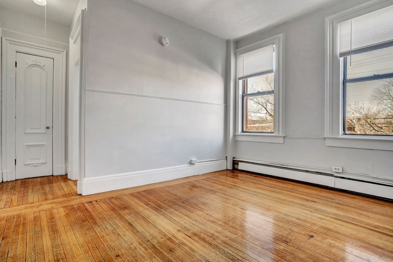 33-35 Howe Street - Photo 2 of 15