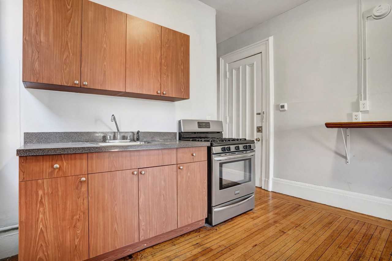 33-35 Howe Street - Photo 5 of 15