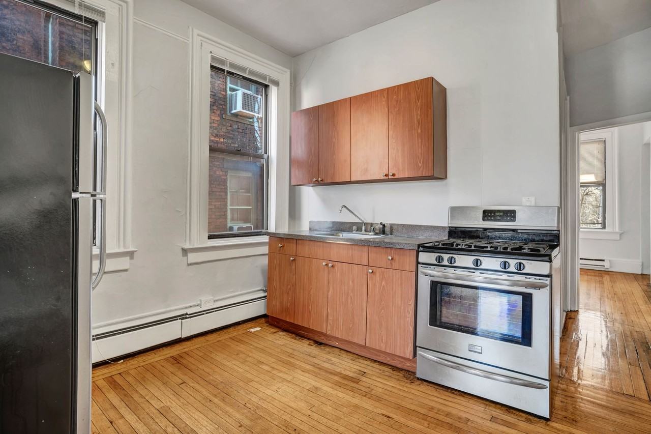 33-35 Howe Street - Photo 6 of 15