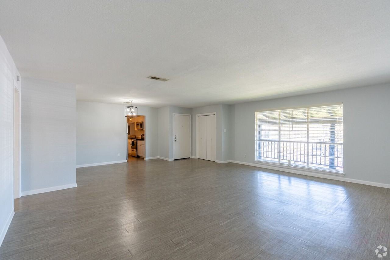 6608-6612 6608-6612 South Freeway - 6612-33 #6612-33 - Photo 3 of 10