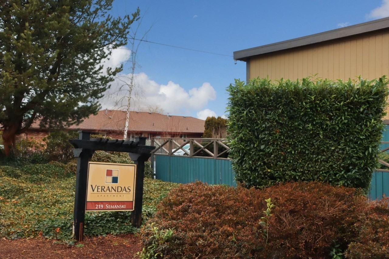 Verandas Apartments - Photo 2 of 29