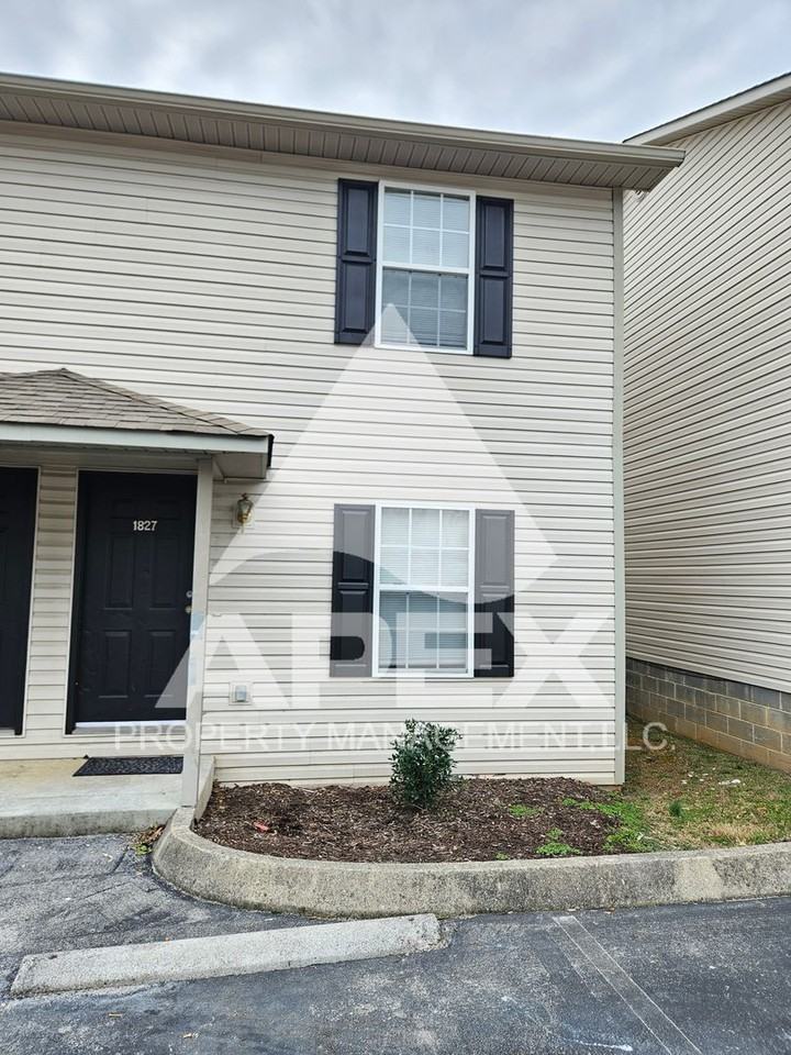 1827 Sweet View Way