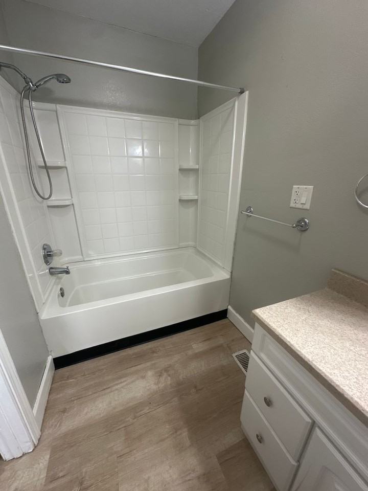 1410 W Jackson St - Photo 2 of 10