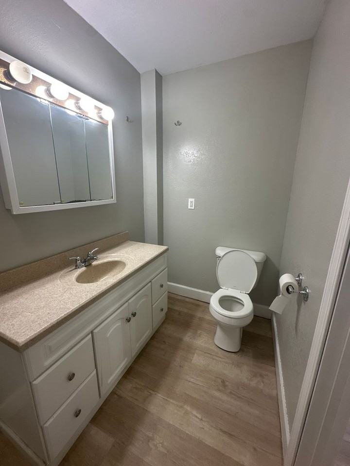 1410 W Jackson St - Photo 3 of 10