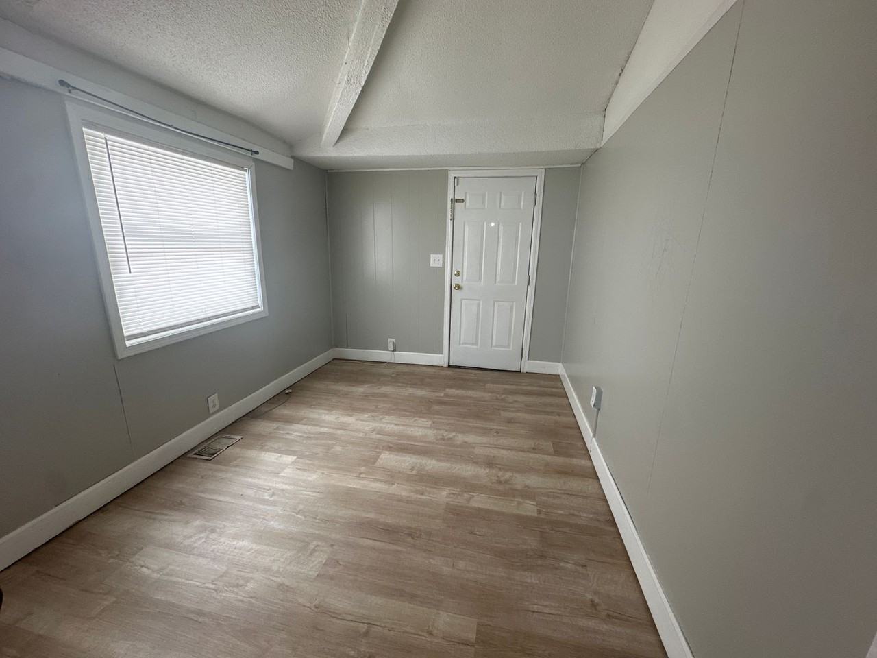 1410 W Jackson St - Photo 5 of 10