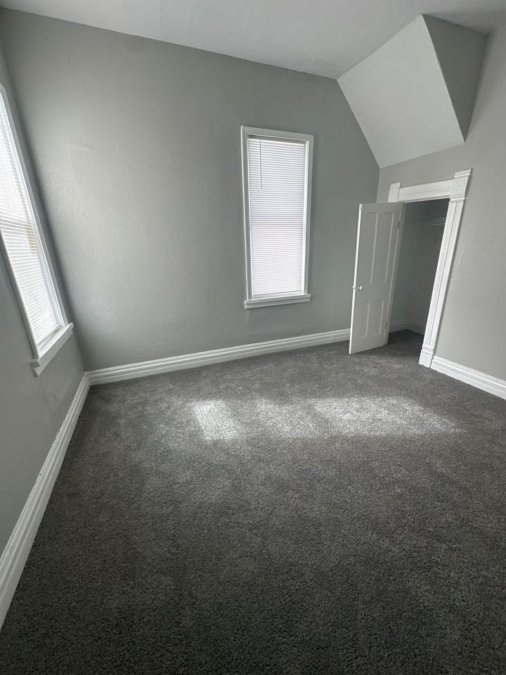 1410 W Jackson St - Photo 6 of 10