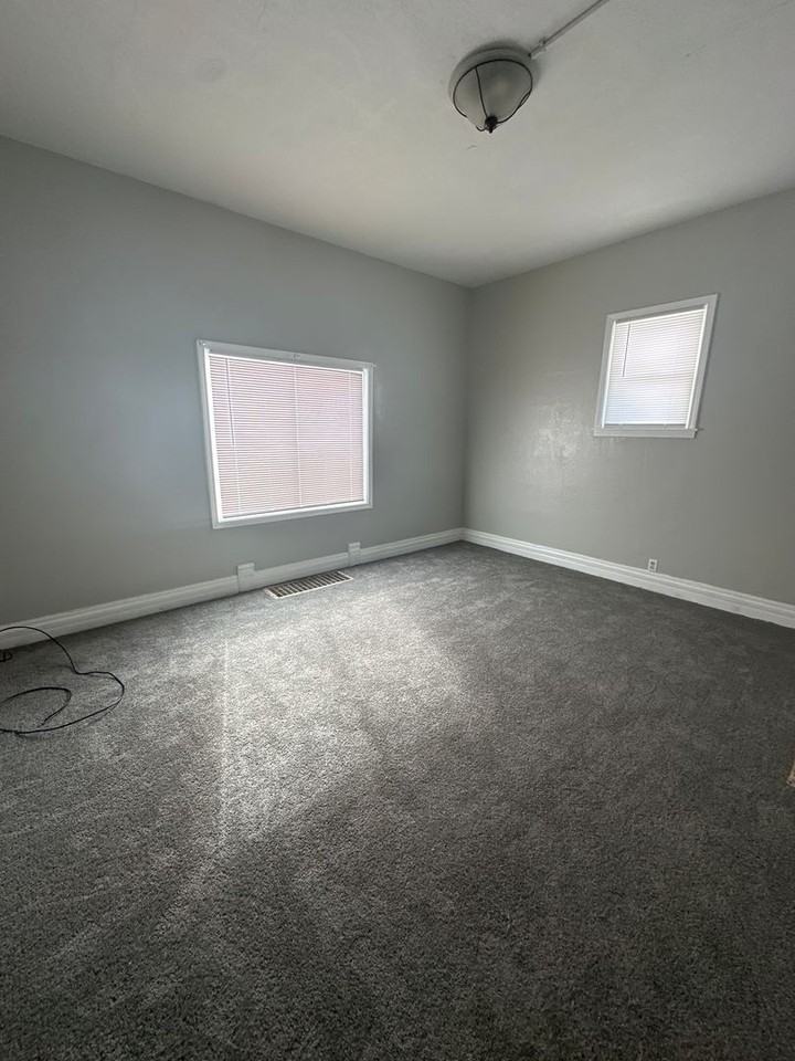 1410 W Jackson St - Photo 7 of 10