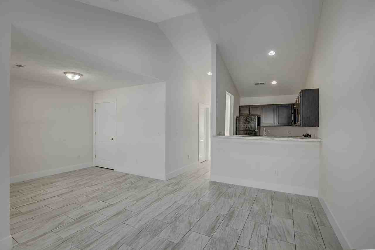 1900 Ellas Drive #5 - Photo 2 of 10