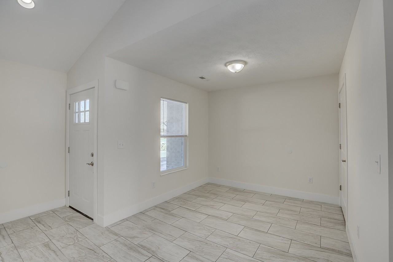 1900 Ellas Drive #5 - Photo 5 of 10