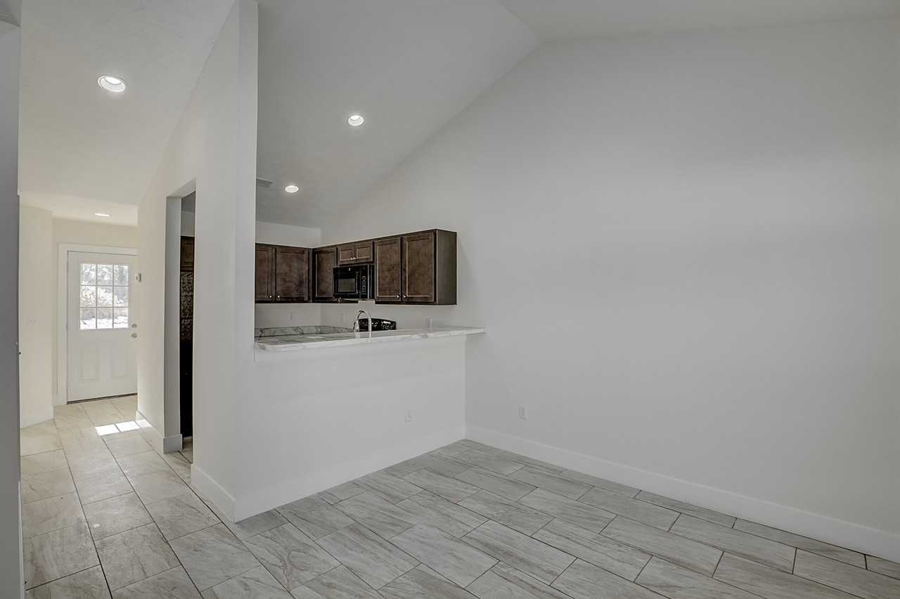 1900 Ellas Drive #5 - Photo 3 of 10