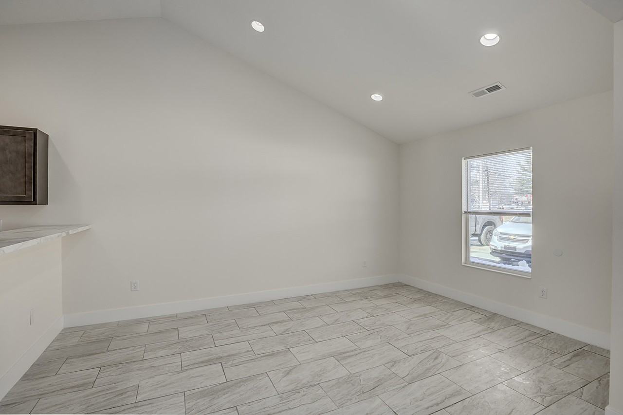 1900 Ellas Drive #5 - Photo 4 of 10