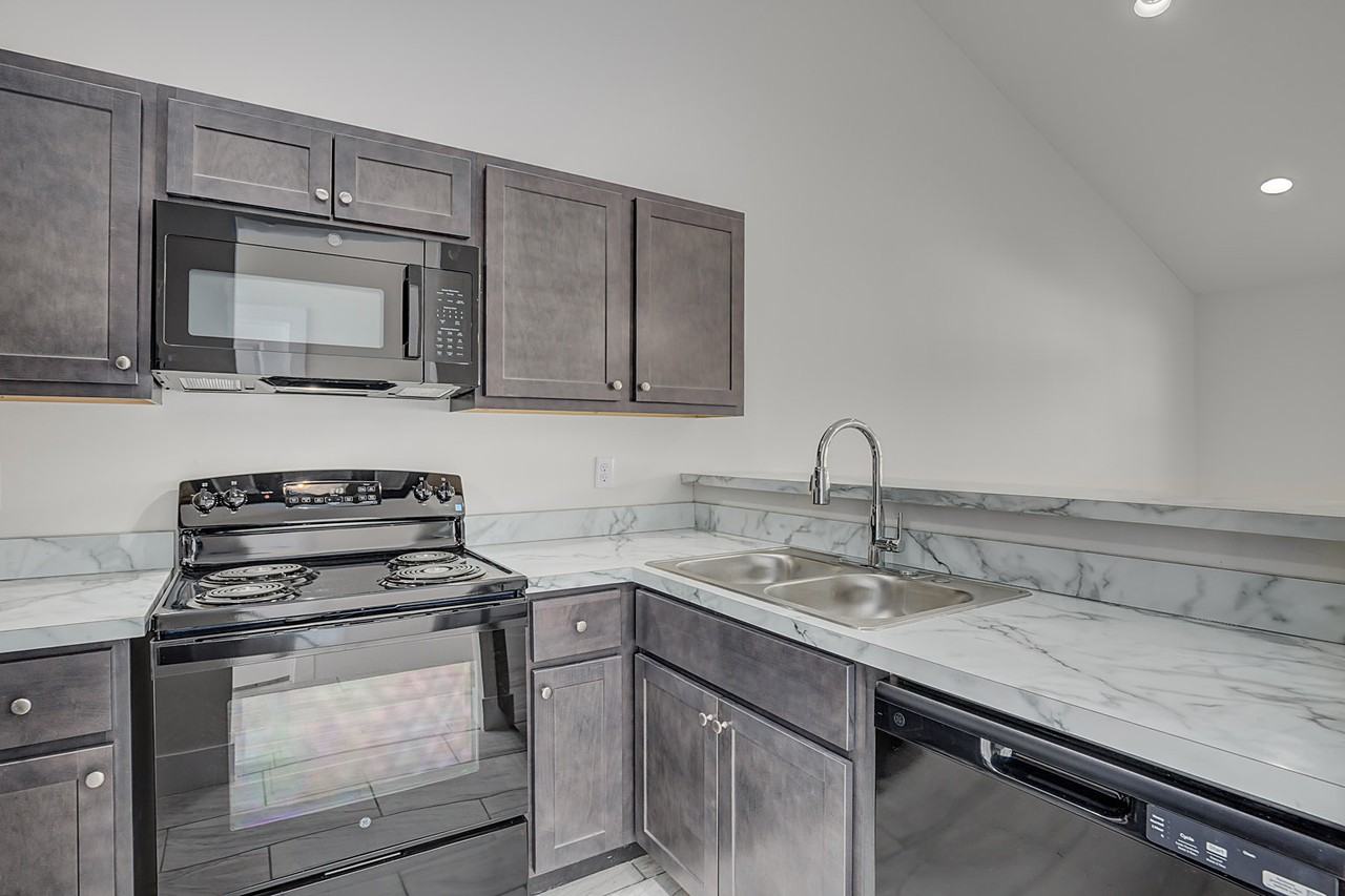 1900 Ellas Drive #5 - Photo 7 of 10