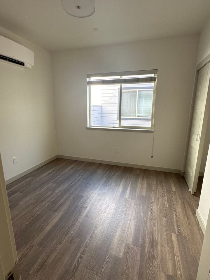 Meadowbrook Square Apartments - Photo 4 of 19