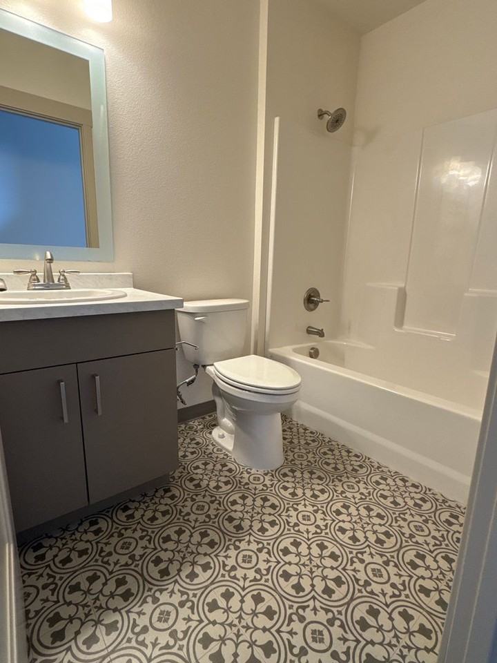 Meadowbrook Square Apartments - Photo 5 of 19