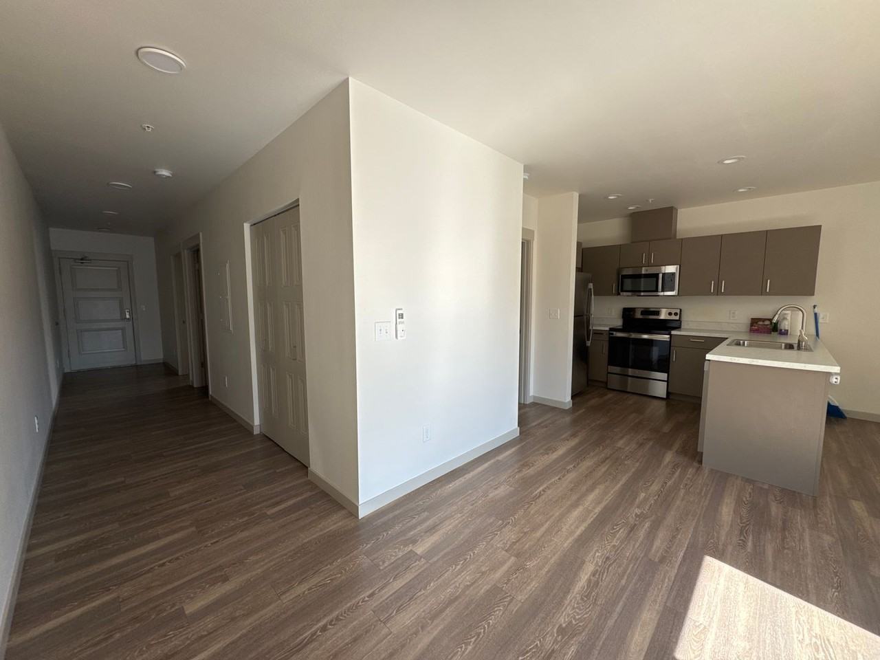 Meadowbrook Square Apartments - Photo 7 of 19