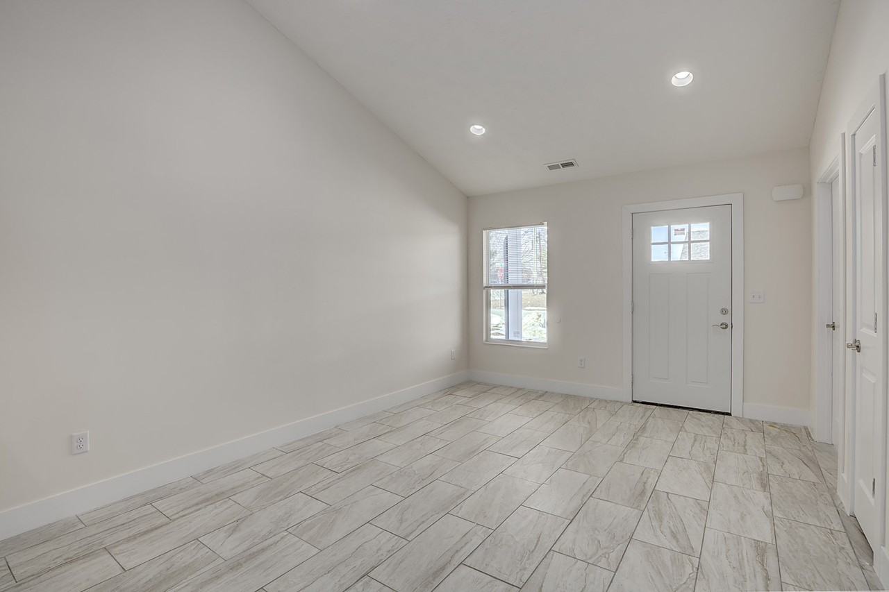 1900 Ellas Drive #4 - Photo 4 of 10